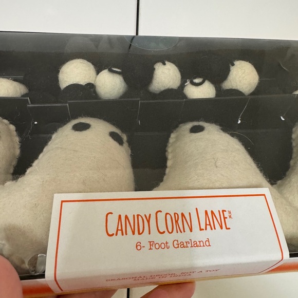 Ghost Pom Garland Halloween - Picture 3 of 6